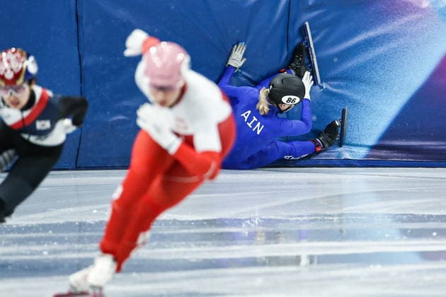 ITALY, MILAN - FEBRUARY 10, 2026: AIN athlet Alyona Krylova (back) competes in the women s short track Speed skating, Eisschnelllauf 500 metres heat during the 2026 Winter Olympic Games, Olympische Spiele, Olympia, OS at the Milano Ice Skating Arena 2026 Winter Olympics: Women S 500m Short Track Speed Skating Event  - ZUMAt113 20260210_zaa_t113_128 Copyright: xMikhailxTereshchenkox