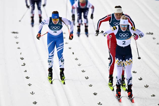 LKS 20260210 Jasmi Joensuu (L) of Finland competes during the women s Sprint Classic Quarter Finals at the Milano Cortina Winter Olympics at the Tesero Cross Country Skiing Stadium on February 10, 2026. - RONI REKOMAA Tesero Italy yLWuIa2zy78  Copyright: xRonixRekomaax yLWuIa2zy78