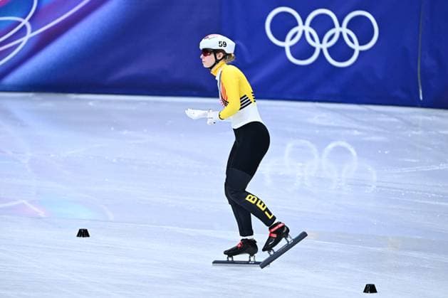 Belgian shorttrack skater Tineke den Dulk pictured during the quarterfinals of the Mixed Team Relay of the Short Track Speed skating, Eisschnelllauf competition at the Milano Cortina 2026 Olympic Winter games, Winterspiele,Spiele, Summer games on Tuesday 10 February 2026 in Milan, Italy. The XXV Winter Olympics take place from 6 to 22 February 2026 in Italy. JASPERxJACOBS  x162360444x