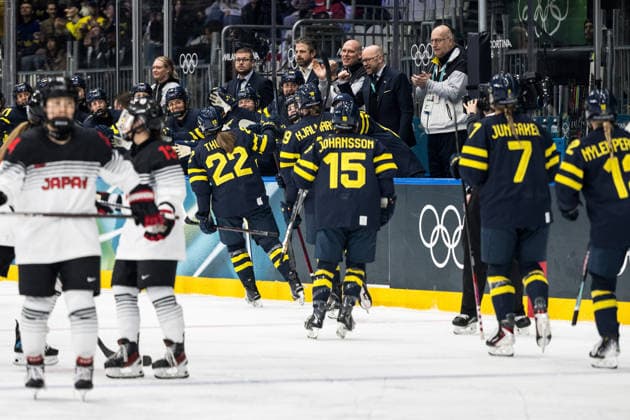260210 Hanna Thuvik of Sweden celebrate with teammates after 0-1 in the women s Ice hockey, Eishockey game between Japan and Sweden during day 4 of the 2026 Winter Olympics on February 10, 2026 in Milan. Photo: Emma Wallskog BILDBYRAN kod EW EW0626 ishockey ice hockey Olympic Games, Olympische Spiele, Olympia, OS olympics winter olympics os ol olympiska spel vinter-os olympiske leker milano cortina 2026 milan cortina 2026 milano cortina 2026 olympic games milano cortina 2026 winter olympic games milano cortina-os milano cortina-ol vinter-ol 4 bbeng sweden sverige dam japan jubel *** 260210 Hanna Thuvik of Sweden celebrate with teammates after 0 1 in the women s ice hockey game between Japan and Sweden during day 4 of the 2026 Winter Olympics on February 10, 2026 in Milan Photo Emma Wallskog BILDBYRAN kod EW EW0626 ishockey ice hockey olympic games olympics winter olympics os ol olympiska spel vinter os olympiske leker milano cortina 2026 milan cortina 2026 milano cortina 2026 olympic games milano cortina 2026 winter olympic games milano cortina os milano cortina ol vinter ol 4 bbeng sweden sverige dam japan jubel  Copyright: EMMAxWALLSKOG BB260210EW010