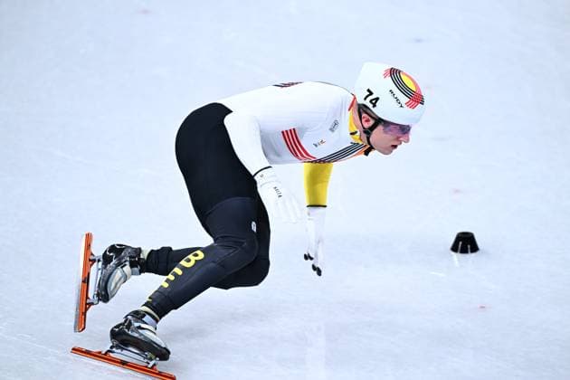 Belgian shorttrack skater Ward Petre pictured in action during the quarterfinals of the Mixed Team Relay of the Short Track Speed skating, Eisschnelllauf competition at the Milano Cortina 2026 Olympic Winter games, Winterspiele,Spiele, Summer games on Tuesday 10 February 2026 in Milan, Italy. The XXV Winter Olympics take place from 6 to 22 February 2026 in Italy. JASPERxJACOBS  x162362032x