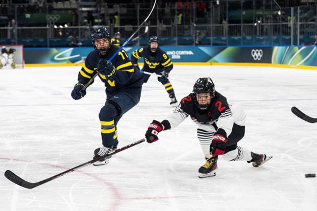 260210 Josefin Bouveng of Sweden and Shiori Koike of Japan in the women s Ice hockey, Eishockey game between Japan and Sweden during day 4 of the 2026 Winter Olympics on February 10, 2026 in Milan. Photo: Emma Wallskog BILDBYRAN kod EW EW0626 ishockey ice hockey Olympic Games, Olympische Spiele, Olympia, OS olympics winter olympics os ol olympiska spel vinter-os olympiske leker milano cortina 2026 milan cortina 2026 milano cortina 2026 olympic games milano cortina 2026 winter olympic games milano cortina-os milano cortina-ol vinter-ol 4 bbeng sweden sverige dam japan *** 260210 Josefin Bouveng of Sweden and Shiori Koike of Japan in the women s ice hockey game between Japan and Sweden during day 4 of the 2026 Winter Olympics on February 10, 2026 in Milan Photo Emma Wallskog BILDBYRAN kod EW EW0626 ishockey ice hockey olympic games olympics winter olympics os ol olympiska spel vinter os olympiske leker milano cortina 2026 milan cortina 2026 milano cortina 2026 olympic games milano cortina 2026 winter olympic games milano cortina os milano cortina ol vinter ol 4 bbeng sweden sverige dam japan  Copyright: EMMAxWALLSKOG BB260210EW013