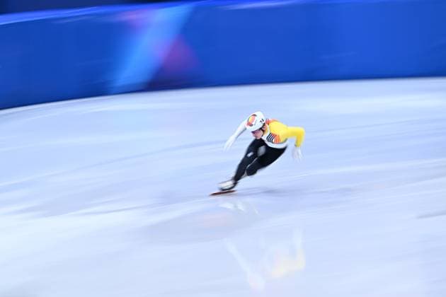 Belgian shorttrack skater Ward Petre pictured in action during the quarterfinals of the Mixed Team Relay of the Short Track Speed skating, Eisschnelllauf competition at the Milano Cortina 2026 Olympic Winter games, Winterspiele,Spiele, Summer games on Tuesday 10 February 2026 in Milan, Italy. The XXV Winter Olympics take place from 6 to 22 February 2026 in Italy. JASPERxJACOBS  x162362859x
