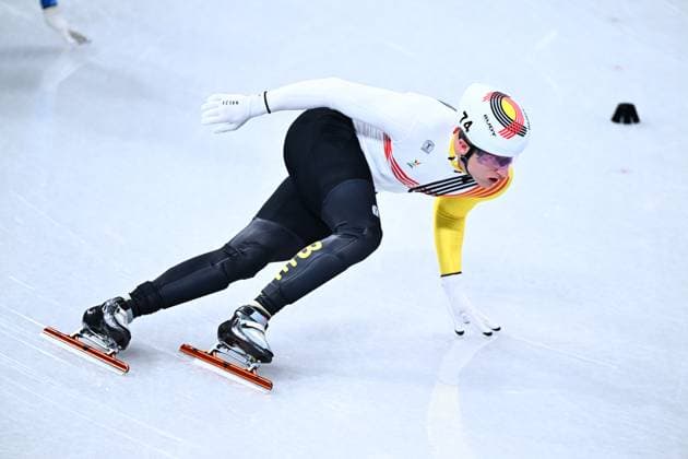 Belgian shorttrack skater Ward Petre pictured in action during the quarterfinals of the Mixed Team Relay of the Short Track Speed skating, Eisschnelllauf competition at the Milano Cortina 2026 Olympic Winter games, Winterspiele,Spiele, Summer games on Tuesday 10 February 2026 in Milan, Italy. The XXV Winter Olympics take place from 6 to 22 February 2026 in Italy. JASPERxJACOBS  x162362886x