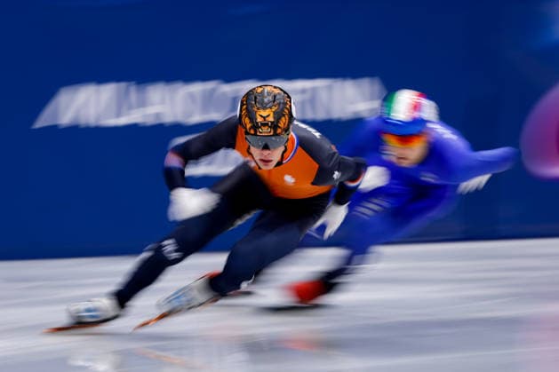 2026-02-10 Short Track Speed skating, Eisschnelllauf - Milano Cortina 2026 Winter Olympics - Day 4 MILAN, ITALY - FEBRUARY 10: A slow shutter speed photograph shows Jens van t Wout of the Netherlands competing in the Mixed Team Relay during Day 4 of Short Track Speed Skating - Milano Cortina 2026 Winter Olympics at Milano Ice Skating Arena on February 10, 2026 in Milan, Italy. (Photo by Joris Verwijst BSR Agency) Milan Italy Content not available for redistribution in The Netherlands directly or indirectly through any third parties. Copyright: xBSRxAgencyx