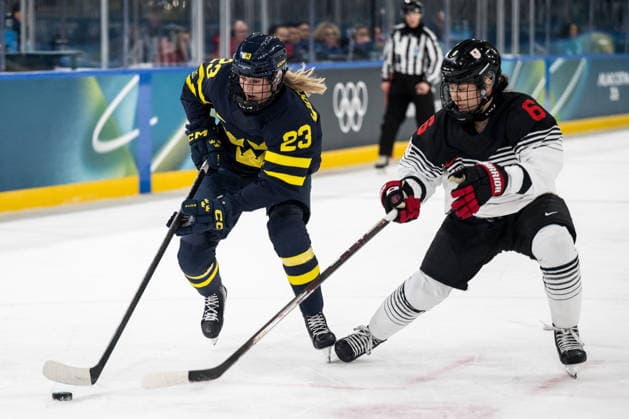 260210 Thea Johansson of Sweden and Kohane Sato of Japan in the women s Ice hockey, Eishockey game between Japan and Sweden during day 4 of the 2026 Winter Olympics on February 10, 2026 in Milan. Photo: Emma Wallskog BILDBYRAN kod EW EW0626 ishockey ice hockey Olympic Games, Olympische Spiele, Olympia, OS olympics winter olympics os ol olympiska spel vinter-os olympiske leker milano cortina 2026 milan cortina 2026 milano cortina 2026 olympic games milano cortina 2026 winter olympic games milano cortina-os milano cortina-ol vinter-ol 4 bbeng sweden sverige dam japan *** 260210 Thea Johansson of Sweden and Kohane Sato of Japan in the women s ice hockey game between Japan and Sweden during day 4 of the 2026 Winter Olympics on February 10, 2026 in Milan Photo Emma Wallskog BILDBYRAN kod EW EW0626 ishockey ice hockey olympic games olympics winter olympics os ol olympiska spel vinter os olympiske leker milano cortina 2026 milan cortina 2026 milano cortina 2026 olympic games milano cortina 2026 winter olympic games milano cortina os milano cortina ol vinter ol 4 bbeng sweden sverige dam japan  Copyright: EMMAxWALLSKOG BB260210EW020