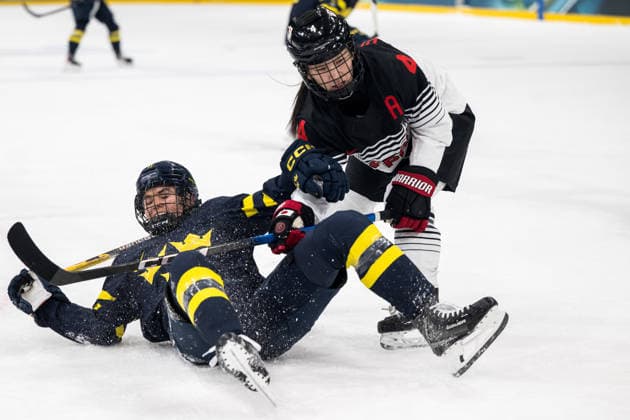 260210 Sofie Lundin of Sweden and Ayaka Hitosato of Japan in the women s Ice hockey, Eishockey game between Japan and Sweden during day 4 of the 2026 Winter Olympics on February 10, 2026 in Milan. Photo: Emma Wallskog BILDBYRAN kod EW EW0626 ishockey ice hockey Olympic Games, Olympische Spiele, Olympia, OS olympics winter olympics os ol olympiska spel vinter-os olympiske leker milano cortina 2026 milan cortina 2026 milano cortina 2026 olympic games milano cortina 2026 winter olympic games milano cortina-os milano cortina-ol vinter-ol 4 bbeng sweden sverige dam japan *** 260210 Sofie Lundin of Sweden and Ayaka Hitosato of Japan in the women s ice hockey game between Japan and Sweden during day 4 of the 2026 Winter Olympics on February 10, 2026 in Milan Photo Emma Wallskog BILDBYRAN kod EW EW0626 ishockey ice hockey olympic games olympics winter olympics os ol olympiska spel vinter os olympiske leker milano cortina 2026 milan cortina 2026 milano cortina 2026 olympic games milano cortina 2026 winter olympic games milano cortina os milano cortina ol vinter ol 4 bbeng sweden sverige dam japan  Copyright: EMMAxWALLSKOG BB260210EW021
