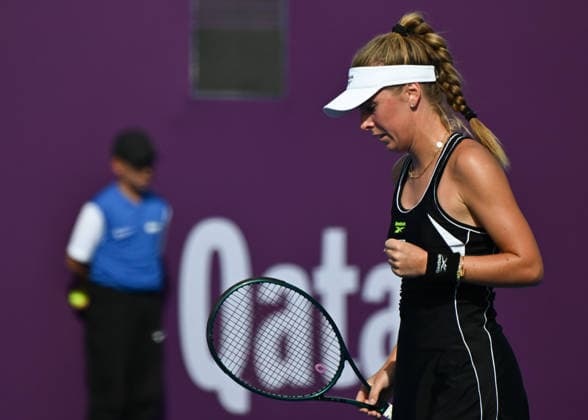 Qatar TotalEnergies Open 2026 - Day Three DOHA, QATAR FEBRUARY 10: Magdalena Frech of Poland in action against Ann Li of the United States in the second round on Day Three of the Qatar TotalEnergies Open, part of the Hologic WTA, Tennis Damen Tour, at the Khalifa International Tennis and Squash Complex on February 10, 2026 in Doha, Qatar. Doha Qatar  Copyright: xArturxWidakx originalFilename:widak-qatartot260210_npGba.jpg