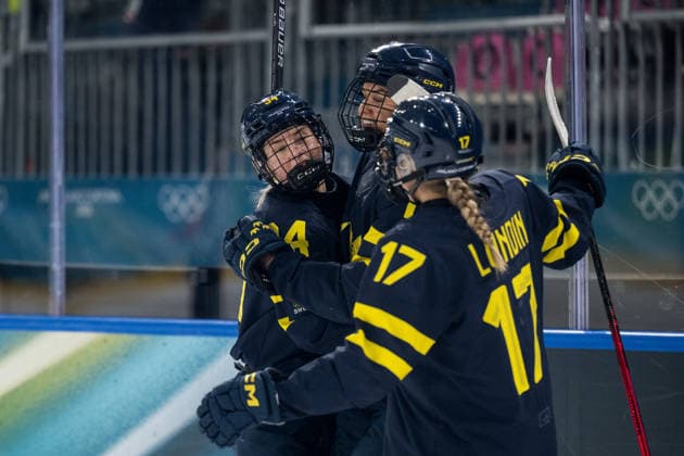 260210 Josefin Bouveng, Mira Hallin and Sofie Lundin of Sweden celebrate after 0-2 in the women s Ice hockey, Eishockey game between Japan and Sweden during day 4 of the 2026 Winter Olympics on February 10, 2026 in Milan. Photo: Emma Wallskog BILDBYRAN kod EW EW0626 ishockey ice hockey Olympic Games, Olympische Spiele, Olympia, OS olympics winter olympics os ol olympiska spel vinter-os olympiske leker milano cortina 2026 milan cortina 2026 milano cortina 2026 olympic games milano cortina 2026 winter olympic games milano cortina-os milano cortina-ol vinter-ol 4 bbeng sweden sverige dam japan jubel *** 260210 Josefin Bouveng, Mira Hallin and Sofie Lundin of Sweden celebrate after 0 2 in the women s ice hockey game between Japan and Sweden during day 4 of the 2026 Winter Olympics on February 10, 2026 in Milan Photo Emma Wallskog BILDBYRAN kod EW EW0626 ishockey ice hockey olympic games olympics winter olympics os ol olympiska spel vinter os olympiske leker milano cortina 2026 milan cortina 2026 milano cortina 2026 olympic games milano cortina 2026 winter olympic games milano cortina os milano cortina ol vinter ol 4 bbeng sweden sverige dam japan jubel  Copyright: EMMAxWALLSKOG BB260210EW029