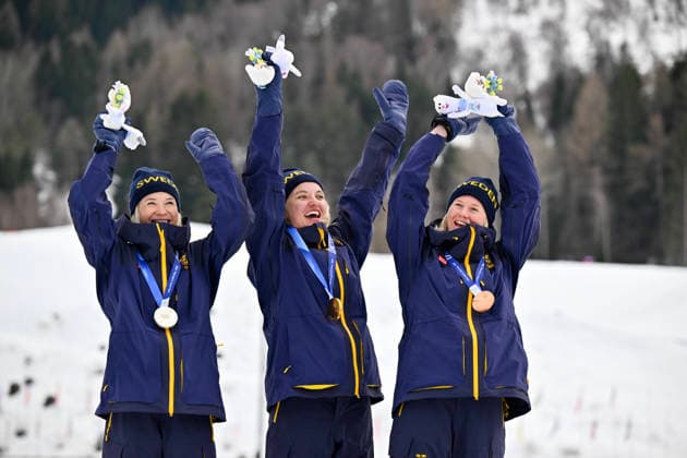 VAL DI FIEMME, ITALY 20260210 Swedish triple: Jonna Sundling, silver, Maja Dahlqvist, bronze, and Linn Svahn, gold, after the women s sprint final during the Winter Olympics in Val di Fiemme, Italy. *** The image is included in the SPORTS PACKAGE. For others PAYMENT IMAGE *** VAL DI FIEMME ITALY x10430x  Copyright: xChristinexOlsson TTx 2026 OLYMPICS SKIING SPRINT