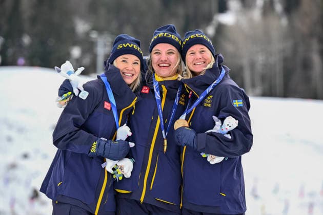 VAL DI FIEMME, ITALY 20260210 Swedish triple: Jonna Sundling, silver, Maja Dahlqvist, bronze, and Linn Svahn, gold, after the women s sprint final during the Winter Olympics in Val di Fiemme, Italy. *** The image is included in the SPORTS PACKAGE. For others PAYMENT IMAGE *** VAL DI FIEMME ITALY x10430x *** VAL DI FIEMME, ITALY 20260210 Swedish triple Jonna Sundling, silver, Maja Dahlqvist, bronze, and Linn Svahn, gold, after the women s sprint final during the Winter Olympics in Val di Fiemme, Italy The image is included in the SPORTS PACKAGE For others PAYMENT IMAGE VAL DI FIEMME ITALY x10430x  Copyright: xChristinexOlsson TTx 2026 OLYMPICS SKIING SPRINT