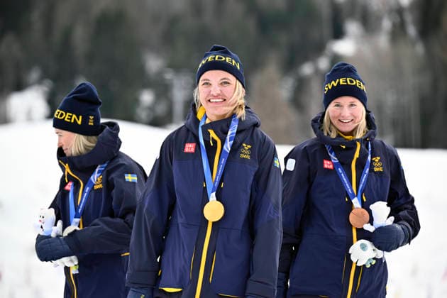 VAL DI FIEMME, ITALY 20260210 Swedish triple: Jonna Sundling, silver, Maja Dahlqvist, bronze, and Linn Svahn, gold, after the women s sprint final during the Winter Olympics in Val di Fiemme, Italy. *** The image is included in the SPORTS PACKAGE. For others PAYMENT IMAGE *** VAL DI FIEMME ITALY x10430x *** VAL DI FIEMME, ITALY 20260210 Swedish triple Jonna Sundling, silver, Maja Dahlqvist, bronze, and Linn Svahn, gold, after the women s sprint final during the Winter Olympics in Val di Fiemme, Italy The image is included in the SPORTS PACKAGE For others PAYMENT IMAGE VAL DI FIEMME ITALY x10430x  Copyright: xChristinexOlsson TTx 2026 OLYMPICS SKIING SPRINT