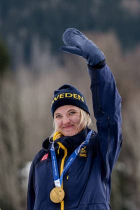 260210 Linn Svahn of Sweden celebrates with her gold medal on the podium after the women s classic technique cross-country skiing sprint final during day 4 of the 2026 Winter Olympics on February 10, 2026 in Val di Fiemme. Photo: Joel Marklund BILDBYRAN kod JM MT0969 skidor cross-country skiing langrenn Olympic Games, Olympische Spiele, Olympia, OS olympics winter olympics os ol olympiska spel vinter-os olympiske leker milano cortina 2026 milan cortina 2026 milano cortina 2026 olympic games milano cortina 2026 winter olympic games milano cortina-os milano cortina-ol vinter-ol 4 bbeng sprint jubel sverige guld silver brons bronze gold os-guld *** 260210 Linn Svahn of Sweden celebrates with her gold medal on the podium after the women s classic technique cross country skiing sprint final during day 4 of the 2026 Winter Olympics on February 10, 2026 in Val di Fiemme Photo Joel Marklund BILDBYRAN kod JM MT0969 skidor cross country skiing langrenn olympic games olympics winter olympics os ol olympiska spel vinter os olympiske leker milano cortina 2026 milan cortina 2026 milano cortina 2026 olympic games milano cortina 2026 winter olympic games milano cortina os milano cortina ol vinter ol 4 bbeng sprint jubel sverige guld silver bronz bronze gold os guld  Copyright: JOELxMARKLUND BB260210JM165