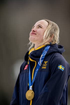 260210 Linn Svahn of Sweden celebrates with her gold medal on the podium after the women s classic technique cross-country skiing sprint final during day 4 of the 2026 Winter Olympics on February 10, 2026 in Val di Fiemme. Photo: Joel Marklund BILDBYRAN kod JM MT0969 skidor cross-country skiing langrenn Olympic Games, Olympische Spiele, Olympia, OS olympics winter olympics os ol olympiska spel vinter-os olympiske leker milano cortina 2026 milan cortina 2026 milano cortina 2026 olympic games milano cortina 2026 winter olympic games milano cortina-os milano cortina-ol vinter-ol 4 bbeng sprint jubel sverige guld silver brons bronze gold os-guld *** 260210 Linn Svahn of Sweden celebrates with her gold medal on the podium after the women s classic technique cross country skiing sprint final during day 4 of the 2026 Winter Olympics on February 10, 2026 in Val di Fiemme Photo Joel Marklund BILDBYRAN kod JM MT0969 skidor cross country skiing langrenn olympic games olympics winter olympics os ol olympiska spel vinter os olympiske leker milano cortina 2026 milan cortina 2026 milano cortina 2026 olympic games milano cortina 2026 winter olympic games milano cortina os milano cortina ol vinter ol 4 bbeng sprint jubel sverige guld silver bronz bronze gold os guld  Copyright: JOELxMARKLUND BB260210JM167
