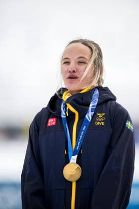 260210 Linn Svahn of Sweden celebrates with her gold medal on the podium after the women s classic technique cross-country skiing sprint final during day 4 of the 2026 Winter Olympics on February 10, 2026 in Val di Fiemme. Photo: Maxim Thore BILDBYRAN kod MT MT0970 skidor cross-country skiing langrenn Olympic Games, Olympische Spiele, Olympia, OS olympics winter olympics os ol olympiska spel vinter-os olympiske leker milano cortina 2026 milan cortina 2026 milano cortina 2026 olympic games milano cortina 2026 winter olympic games milano cortina-os milano cortina-ol vinter-ol 4 bbeng sprint sverige jubel os-guld guld gold *** 260210 Linn Svahn of Sweden celebrates with her gold medal on the podium after the women s classic technique cross country skiing sprint final during day 4 of the 2026 Winter Olympics on February 10, 2026 in Val di Fiemme Photo Maxim Thore BILDBYRAN kod MT MT0970 skidor cross country skiing langrenn olympic games olympics winter olympics os ol olympiska spel vinter os olympiske leker milano cortina 2026 milan cortina 2026 milano cortina 2026 olympic games milano cortina 2026 winter olympic games milano cortina os milano cortina ol vinter ol 4 bbeng sprint sverige jubel os guld guld gold  Copyright: MAXIMxTHORE BB260210MT192