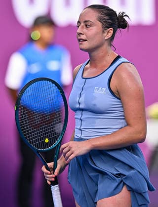 WTA, Tennis Damen QATAR TOTALENERGIES OPEN 2026-ROUND OF 32 Elisabetta Cocciaretto of Italy reacts round of 32 match against Coco Gauff of the United States during the WTA Qatar TotalEnergies Open 2026 tennis tournament at the Khalifa International Tennis Complex in Doha, Qatar, on February 10, 2026. ¨¨ DOHA Qatar Copyright: xNOUSHADx