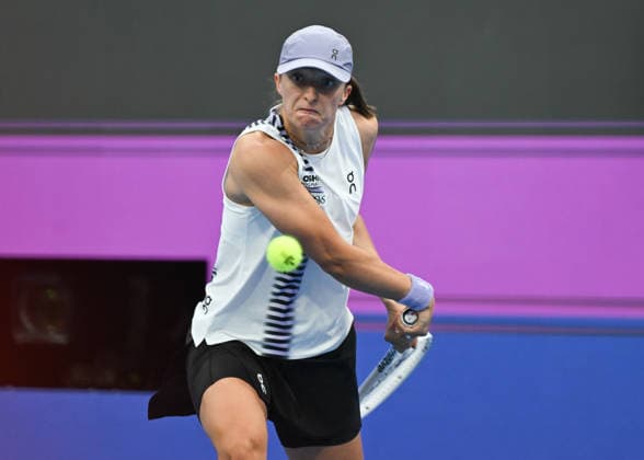 Qatar TotalEnergies Open 2026 - Day Three DOHA, QATAR FEBRUARY 10: Iga Swiatek of Poland in action against Janice Tjen of Indonesia in the second round on Day Three of the Qatar TotalEnergies Open, part of the Hologic WTA, Tennis Damen Tour, at the Khalifa International Tennis and Squash Complex on February 10, 2026 in Doha, Qatar. Doha Qatar  Copyright: xArturxWidakx originalFilename:widak-qatartot260210_nppMG.jpg