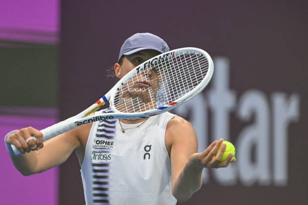 Qatar TotalEnergies Open 2026 - Day Three DOHA, QATAR FEBRUARY 10: Iga Swiatek of Poland in action against Janice Tjen of Indonesia in the second round on Day Three of the Qatar TotalEnergies Open, part of the Hologic WTA, Tennis Damen Tour, at the Khalifa International Tennis and Squash Complex on February 10, 2026 in Doha, Qatar. Doha Qatar  Copyright: xArturxWidakx originalFilename:widak-qatartot260210_npLYe.jpg