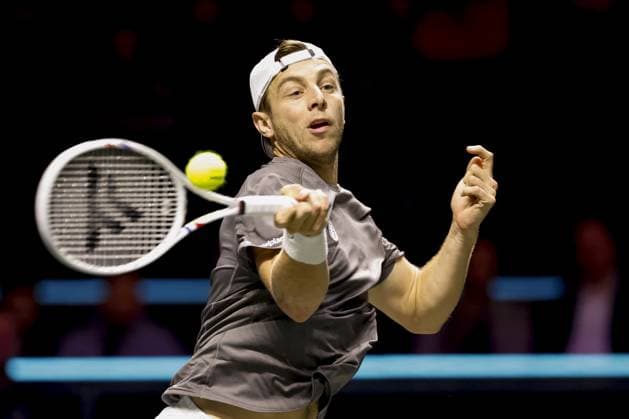 ROTTERDAM - Tallon Griekspoor in action against Giovanni Mpetshi Perricard on the second day of the ABN AMRO tennis tournament at Ahoy Rotterdam. BAS CZERWINSKI ANP xVIxANPxSportx xxANPxIVx 550244009 originalFilename: 550244009.jpg