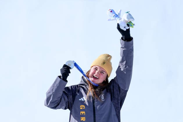 Olympische Winterspiele Milano Cortina 2026 Ski Alpin Abfahrt Frauen am 08.02.2026 im Tofane Alpine Skiing Centre in Cortina d™Ampezzo Emma Aicher ( Deutschland ) gewinnt die Silber Medaille *** Olympic Winter Games Milano Cortina 2026 Alpine Skiing Downhill Women on 08 02 2026 at the Tofane Alpine Skiing Center in Cortina d™Ampezzo Emma Aicher Germany wins the silver medal xMSx