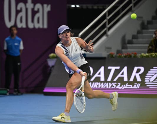 Qatar TotalEnergies Open 2026 - Day Three DOHA, QATAR FEBRUARY 10: Iga Swiatek of Poland in action against Janice Tjen of Indonesia in the second round on Day Three of the Qatar TotalEnergies Open, part of the Hologic WTA, Tennis Damen Tour, at the Khalifa International Tennis and Squash Complex on February 10, 2026 in Doha, Qatar. Doha Qatar  Copyright: xArturxWidakx originalFilename:widak-qatartot260210_npsOW.jpg