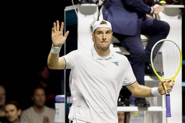 ROTTERDAM - Jan-Lennard Struff in action against Hugo Grenier on the second day of the ABN AMRO tennis tournament in Ahoy Rotterdam. BAS CZERWINSKI ANP xVIxANPxSportx xxANPxIVx 550250228 originalFilename: 550250228.jpg
