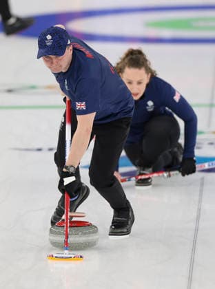 (260210) -- CORTINA D AMPEZZO, Feb. 10, 2026 -- Bruce Mouat (L) Jennifer Dodds of Britain compete during the curling mixed doubles bronze medal match between Britain and Italy at the Milan-Cortina 2026 Olympic Winter games, Winterspiele,Spiele, Summer games in Cortina, Italy, Feb. 10, 2026. ) (MICO2026)ITALY-CORTINA D AMPEZZO-OLYMPIC WINTER GAMES-CURLING-MIXED DOUBLES-BRONZE MEDAL MATCH-GBR VS ITA DingxXu 