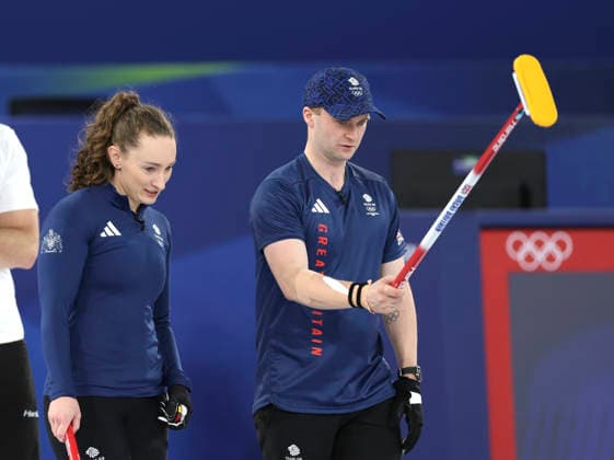 (260210) -- CORTINA D AMPEZZO, Feb. 10, 2026 -- Bruce Mouat Jennifer Dodds (L) of Britain compete during the curling mixed doubles bronze medal match between Britain and Italy at the Milan-Cortina 2026 Olympic Winter games, Winterspiele,Spiele, Summer games in Cortina, Italy, Feb. 10, 2026. ) (MICO2026)ITALY-CORTINA D AMPEZZO-OLYMPIC WINTER GAMES-CURLING-MIXED DOUBLES-BRONZE MEDAL MATCH-GBR VS ITA DingxXu 