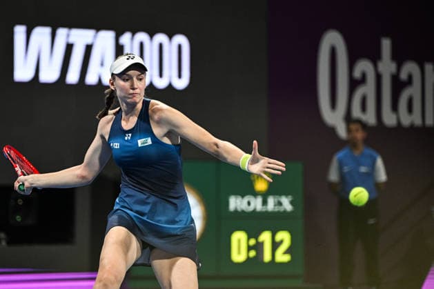 Qatar TotalEnergies Open 2026 - Day Three DOHA, QATAR FEBRUARY 10: Elena Rybakina of Kazakhstan in action against Xinyu Wang of China in the second round on Day Three of the Qatar TotalEnergies Open, part of the Hologic WTA, Tennis Damen Tour, at the Khalifa International Tennis and Squash Complex on February 10, 2026 in Doha, Qatar. Doha Qatar  Copyright: xArturxWidakx originalFilename:widak-qatartot260210_npSms.jpg