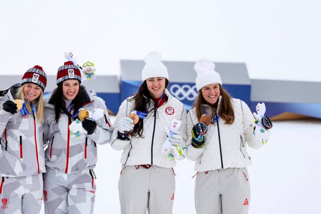 OLYMPICS - Winter Olympic Games, Olympische Spiele, Olympia, OS Milano Cortina 2026 CORTINA D AMPEZZO,ITALY,10.FEB.26 - OLYMPICS, ALPINE SKIING - Winter Olympic Games Milano Cortina 2026, team combined, women, medal ceremony. Image shows Ariane Raedler, Katharina Huber (AUT), Jacqueline Wiles and Paula Moltzan (USA). Keywords: medal.  GEPAxpictures xMaticxKlansek