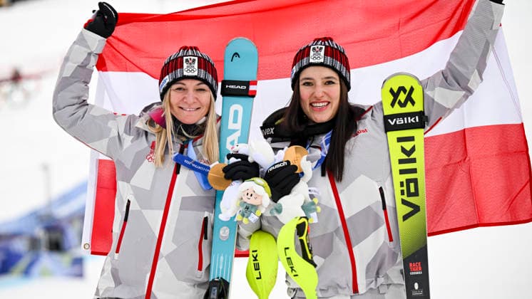 OLYMPICS - Winter Olympic Games, Olympische Spiele, Olympia, OS Milano Cortina 2026 CORTINA D AMPEZZO,ITALY,10.FEB.26 - OLYMPICS, ALPINE SKIING - Winter Olympic Games Milano Cortina 2026, team combined, women, medal ceremony. Image shows the rejoicing of Ariane Raedler and Katharina Huber (AUT). Keywords: medal, flag, mascot.  GEPAxpictures xAlexanderxSolc