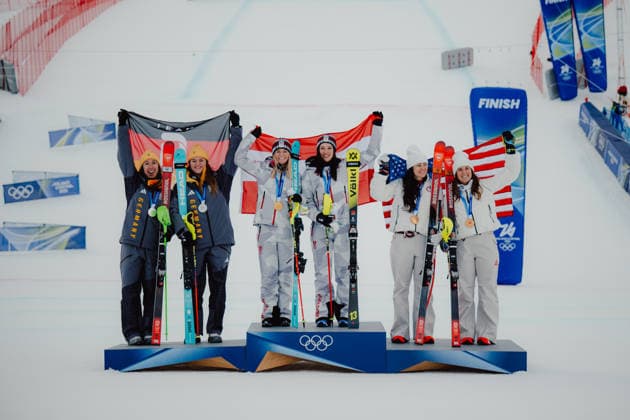 OLYMPICS - Winter Olympic Games, Olympische Spiele, Olympia, OS Milano Cortina 2026 CORTINA D AMPEZZO,ITALY,10.FEB.26 - OLYMPICS, ALPINE SKIING - Winter Olympic Games Milano Cortina 2026, team combined, slalom, women. Image shows the rejoicing of Kira Weidle-Winkelmann (GER), Emma Aicher (GER), Ariane Raedler (AUT), Katharina Huber (AUT), Jacqueline Wiles (USA) and Paula Moltzan (USA).  GEPAxpictures xAlexanderxSolc