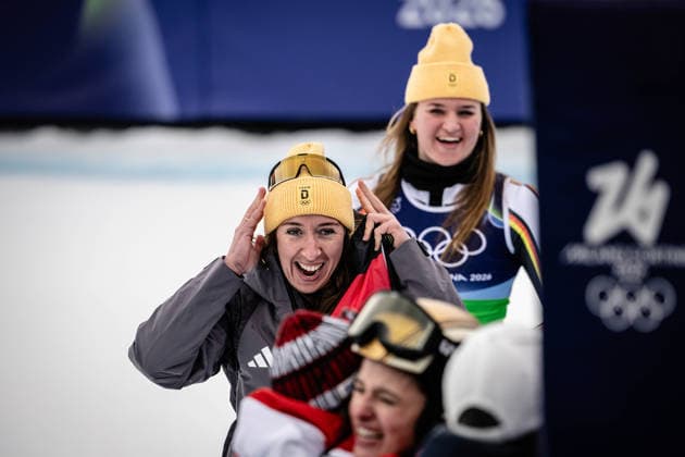 The silver medal winners Kira Weidle-Winkelmann of Germany and Emma Aicher of Germany celebrate after winning the silver medal. , Women’s Alpine Team Combination, Slalom, Milano Cortina 2026 Olympic Games, Olympische Spiele, Olympia, OS 10-02-2026 *** The silver medal winners Kira Weidle Winkelmann of Germany and Emma Aicher of Germany celebrate after winning the silver medal , Womens Alpine Team Combination, Slalom, Milano Cortina 2026 Olympic Games 10 02 2026 Copyright: HMBxMedia MarcxNiemeyer