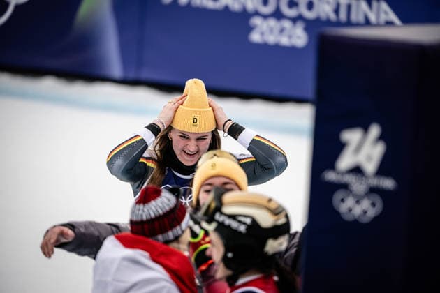 The silver medal winners Kira Weidle-Winkelmann of Germany and Emma Aicher of Germany celebrate after winning the silver medal. , Women’s Alpine Team Combination, Slalom, Milano Cortina 2026 Olympic Games, Olympische Spiele, Olympia, OS 10-02-2026 *** The silver medal winners Kira Weidle Winkelmann of Germany and Emma Aicher of Germany celebrate after winning the silver medal , Womens Alpine Team Combination, Slalom, Milano Cortina 2026 Olympic Games 10 02 2026 Copyright: HMBxMedia MarcxNiemeyer