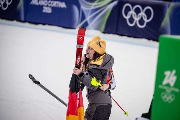 The silver medal winners Kira Weidle-Winkelmann of Germany and Emma Aicher of Germany celebrate after winning the silver medal. , Women’s Alpine Team Combination, Slalom, Milano Cortina 2026 Olympic Games, Olympische Spiele, Olympia, OS 10-02-2026 *** The silver medal winners Kira Weidle Winkelmann of Germany and Emma Aicher of Germany celebrate after winning the silver medal , Womens Alpine Team Combination, Slalom, Milano Cortina 2026 Olympic Games 10 02 2026 Copyright: HMBxMedia MarcxNiemeyer