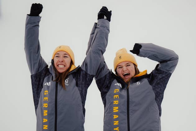 OLYMPICS - Winter Olympic Games, Olympische Spiele, Olympia, OS Milano Cortina 2026 CORTINA D AMPEZZO,ITALY,10.FEB.26 - OLYMPICS, ALPINE SKIING - Winter Olympic Games Milano Cortina 2026, team combined, slalom, women. Image shows the rejoicing of Kira Weidle-Winkelmann (GER) and Emma Aicher (GER).  GEPAxpictures xAlexanderxSolc