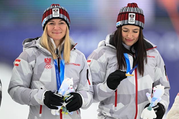 Alpine Skiing - Milano Cortina 2026 Winter Olympics: Day 4 Ariane Raedler and Katharina Huber from Austria participate in the Winter Olympic Games, Olympische Spiele, Olympia, OS at the Tofane Alpine Skiing Centre in Cortina, Italy, on February 10, 2026. Cortina Veneto Italy  Copyright: xFedericoxManonix originalFilename:manoni-olympics260210_npQwJ.jpg