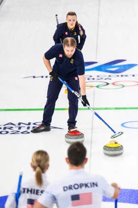260210 Rasmus Wrana and Isabella Wrana of Sweden compete in the mixed doubles curling final match between Sweden and USA during day 4 of the 2026 Winter Olympics on February 10, 2026 in Cortina. Photo: Jon Olav Nesvold BILDBYRAN COP 217 JM0787 bbeng curling Olympic Games, Olympische Spiele, Olympia, OS olympics winter olympics os ol olympiska spel vinter-os olympiske leker milano cortina 2026 milan cortina 2026 milano cortina 2026 olympic games milano cortina 2026 winter olympic games milano cortina-os milano cortina-ol vinter-ol final sverige sweden usa united states *** 260210 Rasmus Wrana and Isabella Wrana of Sweden compete in the mixed doubles curling final match between Sweden and USA during day 4 of the 2026 Winter Olympics on February 10, 2026 in Cortina Photo Jon Olav Nesvold BILDBYRAN COP 217 JM0787 bbeng curling olympic games olympics winter olympics os ol olympiska spel vinter os olympiske leker milano cortina 2026 milan cortina 2026 milano cortina 2026 olympic games milano cortina 2026 winter olympic games milano cortina os milano cortina ol vinter ol final sverige sweden usa united states  Copyright: JONxOLAVxNESVOLD BB260210JE093