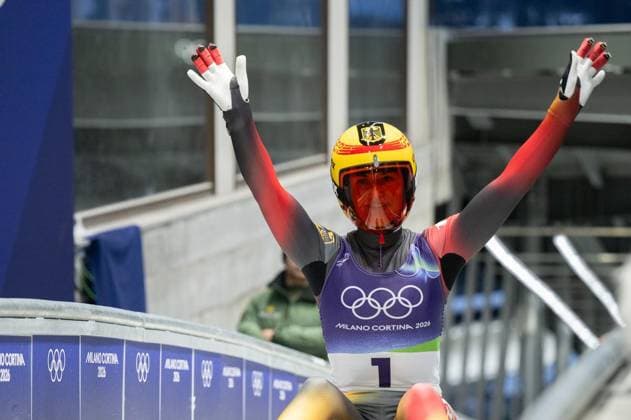 MILANO CORTINA 2026 - OLYMPISCHE WINTERSPIELE - CORTINA D™AMPEZZO - RODELN - FRAUEN EINZEL ** NUR FÜR REDAKTIONELLE ZWECKE ** EDITORIAL USE ONLY **<p>10 02 2026-Cortina d™Ampezzo: Olympische Winterspiele Milano Cortina 2026 Rodeln Cortina Sliding Centre Event: Frauen Einzel 3.-4. Lauf im Foto: Julia Taubitz 1 (Deutschland) jubelt nach dem 3. Lauf ( Italien Venetien Cortina d™Ampezzo Copyright: SaschaxFromm *** MILANO CORTINA 2026 OLYMPIC WINTER GAMES CORTINA D™AMPEZZO LUNGING WOMEN SINGLE FOR EDITORIAL PURPOSES ONLY p 10 02 2026 Cortina d™Ampezzo Olympic Winter Games Milano Cortina 2026 Luge Cortina Sliding Centre Event Women Single 3 4 Run in photo Julia Taubitz 1 Germany cheering after the 3 run Italy Veneto Cortina d™Ampezzo Copyright SaschaxFromm Copyright: SaschaxFromm doc84in7ssg66s14tpd6aow ,EDITORIAL USE ONLY