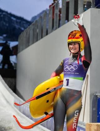 MILANO CORTINA 2026 - OLYMPISCHE WINTERSPIELE - CORTINA D™AMPEZZO - RODELN - FRAUEN EINZEL ** NUR FÜR REDAKTIONELLE ZWECKE ** EDITORIAL USE ONLY **<p>10 02 2026-Cortina d™Ampezzo: Olympische Winterspiele Milano Cortina 2026 Rodeln Cortina Sliding Centre Event: Frauen Einzel 3.-4. Lauf im Foto: Julia Taubitz 1 (Deutschland) jubelt nach dem 3. Lauf ( Italien Venetien Cortina d™Ampezzo Copyright: SaschaxFromm *** MILANO CORTINA 2026 OLYMPIC WINTER GAMES CORTINA D™AMPEZZO LUNGING WOMEN SINGLE FOR EDITORIAL PURPOSES ONLY p 10 02 2026 Cortina d™Ampezzo Olympic Winter Games Milano Cortina 2026 Luge Cortina Sliding Centre Event Women Single 3 4 Run in photo Julia Taubitz 1 Germany cheering after the 3 run Italy Veneto Cortina d™Ampezzo Copyright SaschaxFromm Copyright: SaschaxFromm doc84in7tbr8qe1hsuzg1otf ,EDITORIAL USE ONLY
