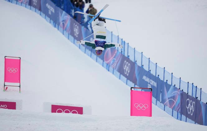 (260210) -- LIVIGNO, Feb. 10, 2026 -- Jakara Anthony of Australia competes during the freestyle skiing women s moguls qualification at the Milan-Cortina 2026 Olympic Winter games, Winterspiele,Spiele, Summer games in Livigno, Italy, Feb. 10, 2026. ) (MICO2026)ITALY-LIVIGNO-OLYMPIC WINTER GAMES-FREESTYLE SKIING-WOMEN S MOGULS-QUALIFICATION HuxChao 