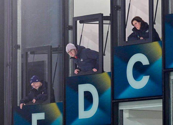 LKS 20260210 Judges look at the jumpers during the Ski jumping, Skispringen, Ski, nordisch Mixed Team event at the Milano Cortina Winter Olympics at the Predazzo Ski Jumping Stadium on February 10, 2026. - MARKKU ULANDER Tesero Italy OubdD2Y9q3k  Copyright: xMarkkuxUlanderx OubdD2Y9q3k