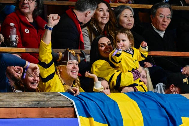 CORTINA, ITALY 20260210 Swedish fans in the audience as Sweden s Isabella Wrana and Rasmus Wrana meet USA s Cory Thiesse and Korey Dropkin in the mixed curling final in Cortina. *** The image is included in the SPORTS PACKAGE. For others PAYMENT IMAGE ** CORTINA ITALY x10030x *** CORTINA, ITALY 20260210 Swedish fans in the audience as Sweden s Isabella Wrana and Rasmus Wrana meet USA s Cory Thiesse and Korey Dropkin in the mixed curling final in Cortina The image is included in the SPORTS PACKAGE For others PAYMENT IMAGE CORTINA ITALY x10030x  Copyright: xJonasxEkströmer TTx 2026 OLYMPICS MIXED CURLING FINAL