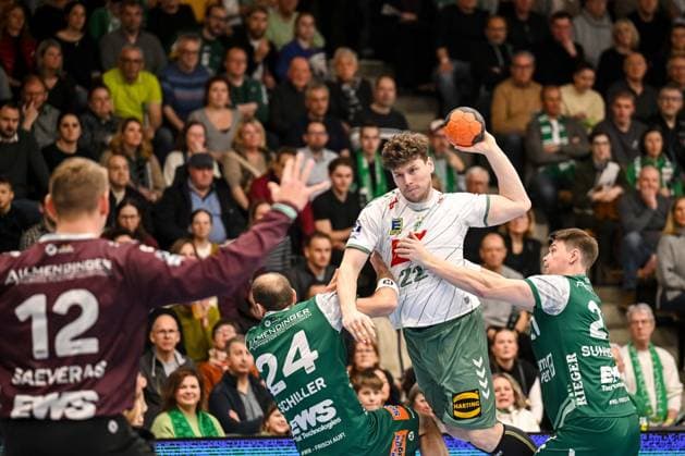 Goeppingen, Germany, 10 02 26 Goalkeeper Kristian Saveras FRISCH AUF Goeppingen , Marcel Schiller FRISCH AUF Goeppingen , Pgilipp Vorlicek GWD Minden and Oskar Sunnefeldt FRISCH AUF Goeppingen in a duel during the Daikin Handball Bundesliga match between FRISCH AUF Goeppingen vs GWD Minden at EWS Arena on February 10, 2026 in Goeppingen, Germany Photo by Harry Langer DeFodi Images Goeppingen, Germany, 10 02 26 Goalkeeper Kristian Saveras FRISCH AUF Goeppingen , Marcel Schiller FRISCH AUF Goeppingen , Pgilipp Vorlicek GWD Minden and Oskar Sunnefeldt FRISCH AUF Goeppingen battle for the ball during the Daikin Handball Bundesliga match between FRISCH AUF Goeppingen vs GWD Minden at EWS Arena on February 10, 2026 in Goeppingen, Germany Photo by Harry Langer DeFodi Images Photo by Harry Langer DeFodi Images