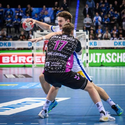 Samuel Roethlisberger TVB Stuttgart, 17 vs Felix Aellen ThSV Eisenach, 22 GER, TVB Stuttgart ThSV Eisenach, DAIKIN HBL, Handball, Bundesliga, Matchday 20, Season 2025 2026, 09 02 2026 GER, TVB Stuttgart ThSV Eisenach, DAIKIN HBL, Handball, Bundesliga, Matchday 20, Season 2025 2026, 09 02 2026 Stuttgart Copyright: xSandyxDinkelackerx EP_SDR