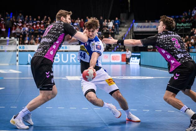 Stephan Seitz ThSV Eisenach, 44 vs Samuel Roethlisberger TVB Stuttgart, 17 , re Max Haefner TVB Stuttgart, 03 GER, TVB Stuttgart ThSV Eisenach, DAIKIN HBL, Handball, Bundesliga, Matchday 20, Season 2025 2026, 09 02 2026 GER, TVB Stuttgart ThSV Eisenach, DAIKIN HBL, Handball, Bundesliga, Matchday 20, Season 2025 2026, 09 02 2026 Stuttgart Copyright: xSandyxDinkelackerx EP_SDR