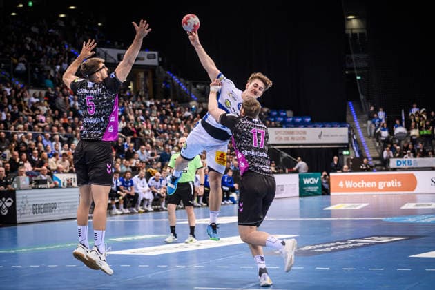 Felix Aellen ThSV Eisenach, 22 vs Samuel Roethlisberger TVB Stuttgart, 17 and Antonio Serradilla TVB Stuttgart, 05 , li GER, TVB Stuttgart ThSV Eisenach, DAIKIN HBL, Handball, Bundesliga, Matchday 20, Season 2025 2026, 09 02 2026 GER, TVB Stuttgart ThSV Eisenach, DAIKIN HBL, Handball, Bundesliga, Matchday 20, Season 2025 2026, 09 02 2026 Stuttgart Copyright: xSandyxDinkelackerx EP_SDR