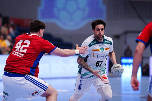Jan Chirstian Schmidt Handball Sport Verein Hamburg, 42 , Dean Bombac SC DHfK Leipzig, 67 GER, Handball Sport Verein Hamburg vs SC DHfK Leipzig, Handball, 1 Bundesliga, Matchday 20, Season 2025 2026, 10 02 2026 GER, Handball Sport Verein Hamburg vs SC DHfK Leipzig, Handball, 1 Bundesliga, Matchday 20, Season 2025 2026, 10 02 2026 Hamburg Copyright: xEibner-Pressefoto MarcelxvonxFehrnx EP_MFN