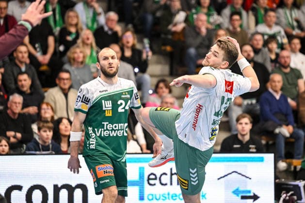 Goeppingen, Germany, 10 02 26 Marcel Schiller FRISCH AUF Goeppingen andIan Weber GWD Minden battle for the ball during the Daikin Handball Bundesliga match between FRISCH AUF Goeppingen vs GWD Minden at EWS Arena on February 10, 2026 in Goeppingen, Germany Photo by Harry Langer DeFodi Images Goeppingen, Germany, 10 02 26 Marcel Schiller FRISCH AUF Goeppingen undIan Weber GWD Minden battle for the ball during the Daikin Handball Bundesliga match between FRISCH AUF Goeppingen vs GWD Minden at EWS Arena on February 10, 2026 in Goeppingen, Germany Photo by Harry Langer DeFodi Images Photo by Harry Langer DeFodi Images