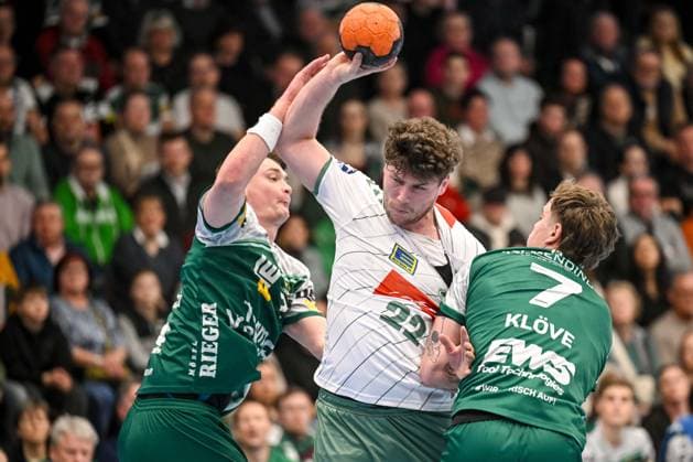 Goeppingen, Germany, 10 02 26 Oskar Sunnefeldt FRISCH AUF Goeppingen , Pgilipp Vorlicek GWD Minden and Victor Kloeve FRISCH AUF Goeppingen in a duel during the Daikin Handball Bundesliga match between FRISCH AUF Goeppingen vs GWD Minden at EWS Arena on February 10, 2026 in Goeppingen, Germany Photo by Harry Langer DeFodi Images Goeppingen, Germany, 10 02 26 Oskar Sunnefeldt FRISCH AUF Goeppingen , Pgilipp Vorlicek GWD Minden and Victor Kloeve FRISCH AUF Goeppingen battle for the ball during the Daikin Handball Bundesliga match between FRISCH AUF Goeppingen vs GWD Minden at EWS Arena on February 10, 2026 in Goeppingen, Germany Photo by Harry Langer DeFodi Images Photo by Harry Langer DeFodi Images